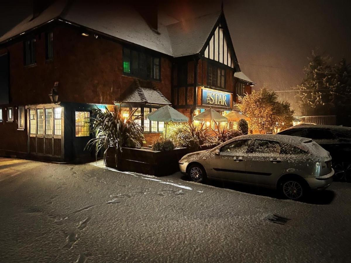 The Star Inn Lingfield Extérieur photo