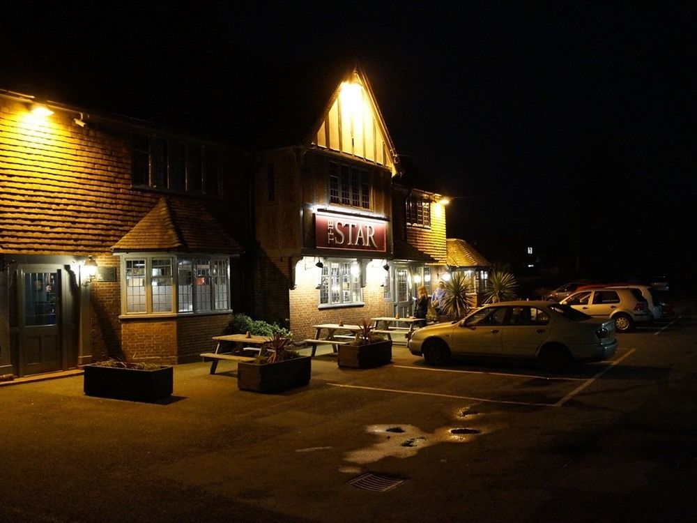 The Star Inn Lingfield Extérieur photo